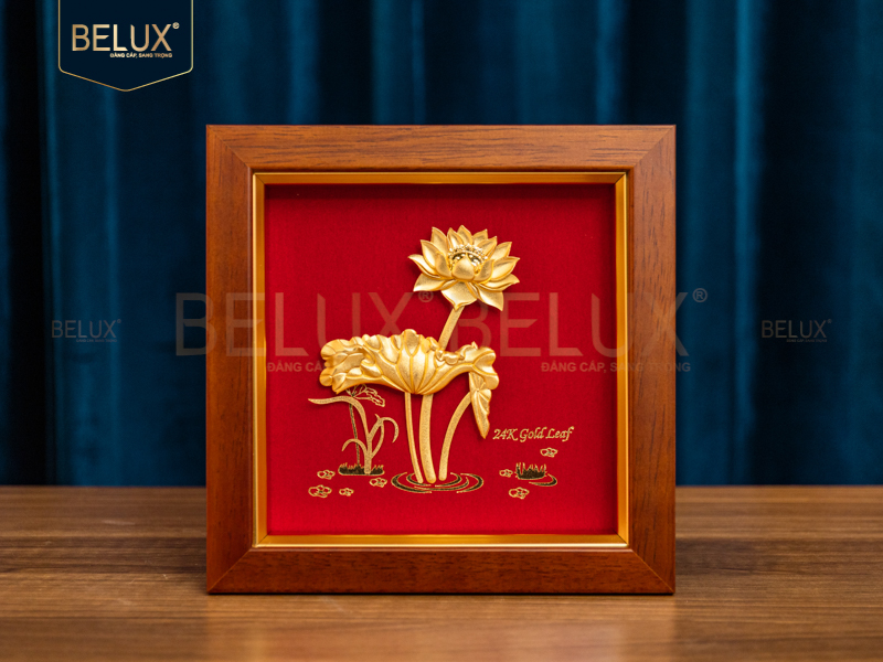 Tranh Hoa Sen Nền Đỏ Dát Vàng 24k Kt 20x20cm